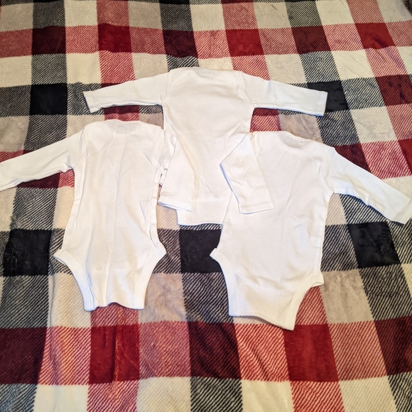 Gerber Infant Onesies 3 pack - Picture 2 of 3